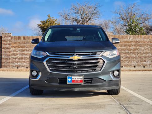 Used 2018 Chevrolet Traverse LT image 2