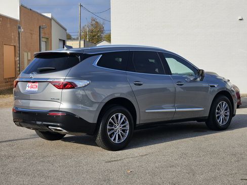 Used 2024 Buick Enclave Premium image 6