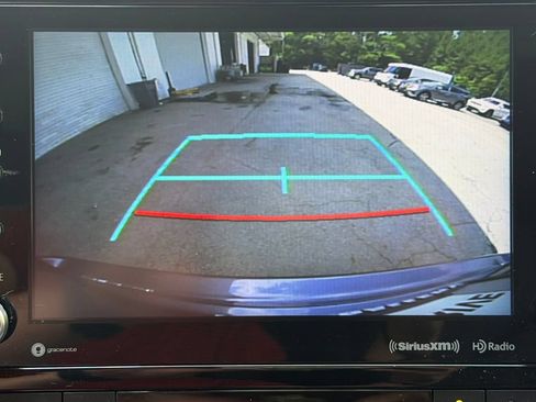 Used 2021 Toyota Highlander XLE FWD image 16