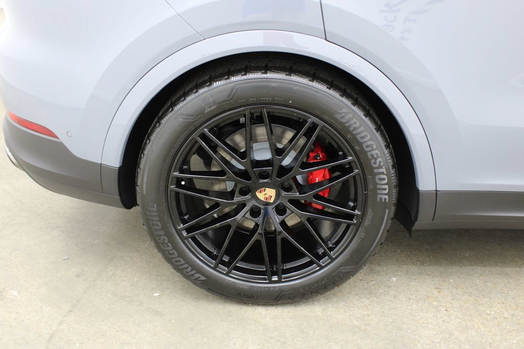 Used 2025 Porsche Cayenne S AWD/4WD image 15