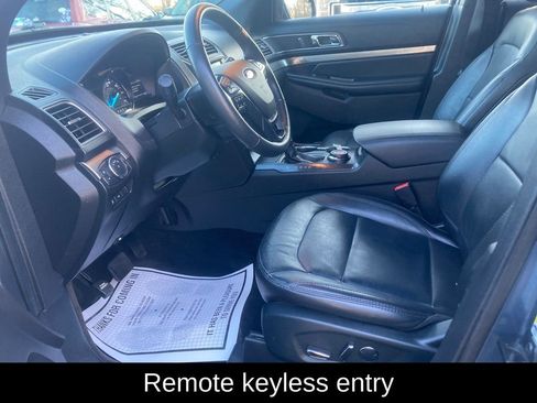 Used 2018 Ford Explorer XLT w/ Equipment Group 202A image 12