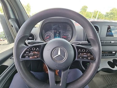 Used 2024 Mercedes-Benz Sprinter 2500 image 7