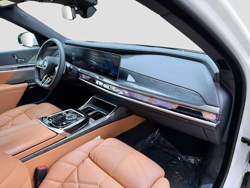Certified 2024 BMW 740i xDrive w/ Premium Package AWD/4WD image 8