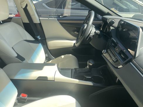 Used 2023 Lexus ES 250 w/ Premium Package image 4