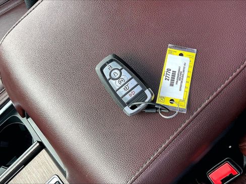 Used 2023 Ford Expedition Limited image 11