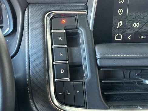 Used 2024 GMC Yukon XL SLT image 22