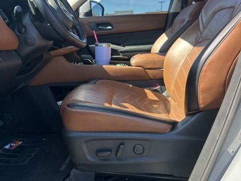 Used 2023 Nissan Pathfinder Platinum image 8