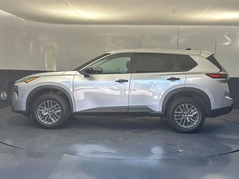 Used 2024 Nissan Rogue S AWD/4WD image 6