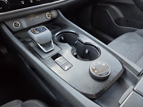 Used 2021 Nissan Rogue S image 27