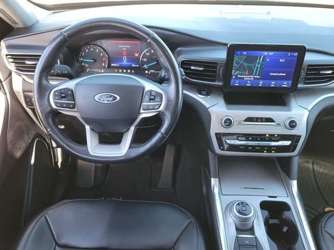 Certified 2022 Ford Explorer XLT image 10