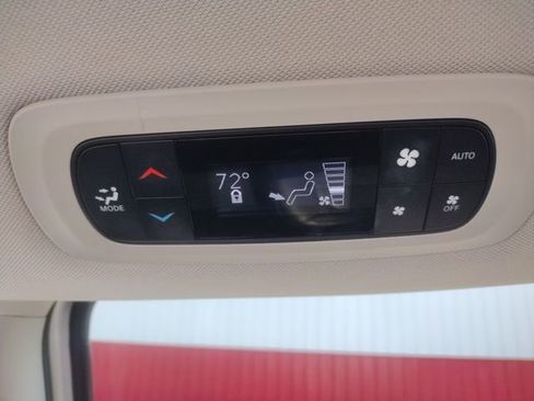 Used 2024 Chrysler Pacifica Touring-L image 42