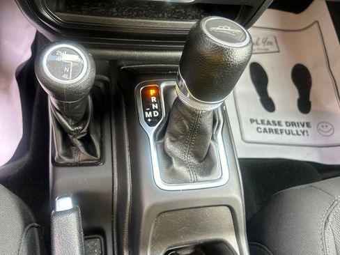 Used 2022 Jeep Gladiator Sport AWD/4WD image 19