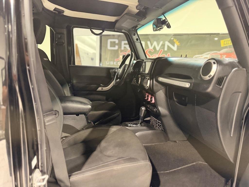 Used 2016 Jeep Wrangler Unlimited Rubicon w/ Connectivity Group AWD/4WD image 14
