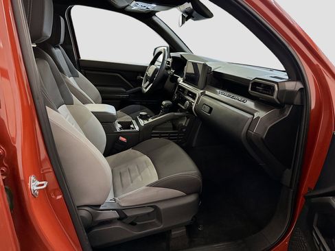 Used 2025 Toyota Tacoma TRD Off-Road image 32