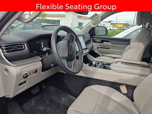 Used 2024 Jeep Wagoneer L Series II w/ Flexible Seating Group AWD/4WD image 8