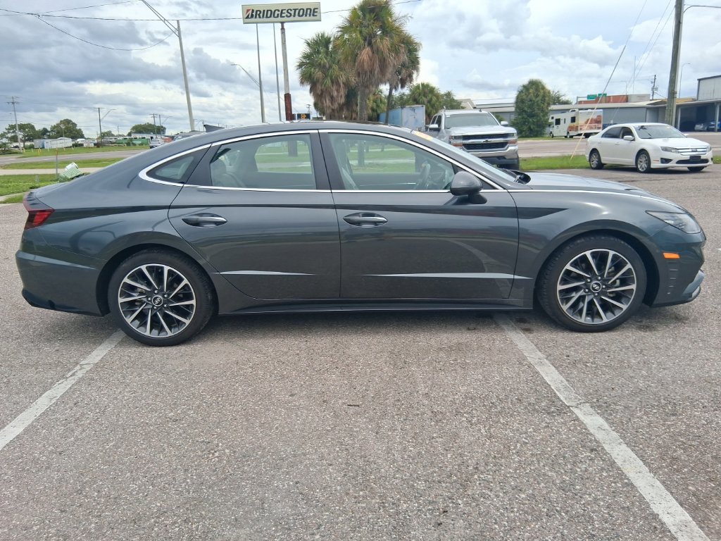 Used 2023 Hyundai Sonata Limited w/ Preferred Accessory Package FWD image 2