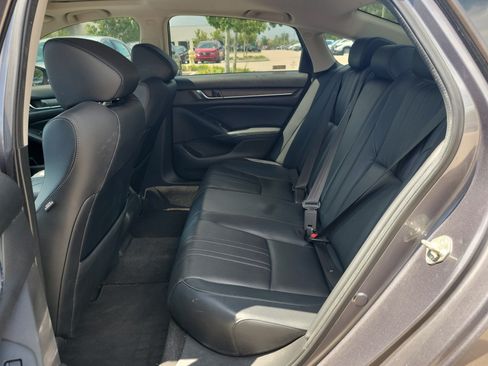 Used 2018 Honda Accord Touring image 12