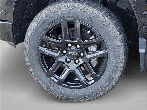 Used 2024 Chevrolet Silverado 1500 LT Trail Boss w/ LT Trail Boss Premium Package AWD/4WD image 14