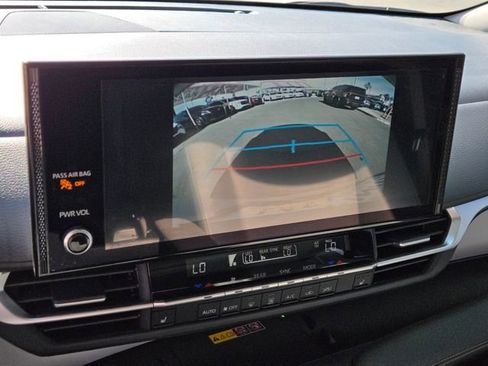 Used 2025 Toyota Sienna XLE w/ XLE Plus Package FWD image 28