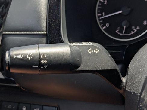 Used 2025 Nissan Pathfinder SV AWD/4WD image 35