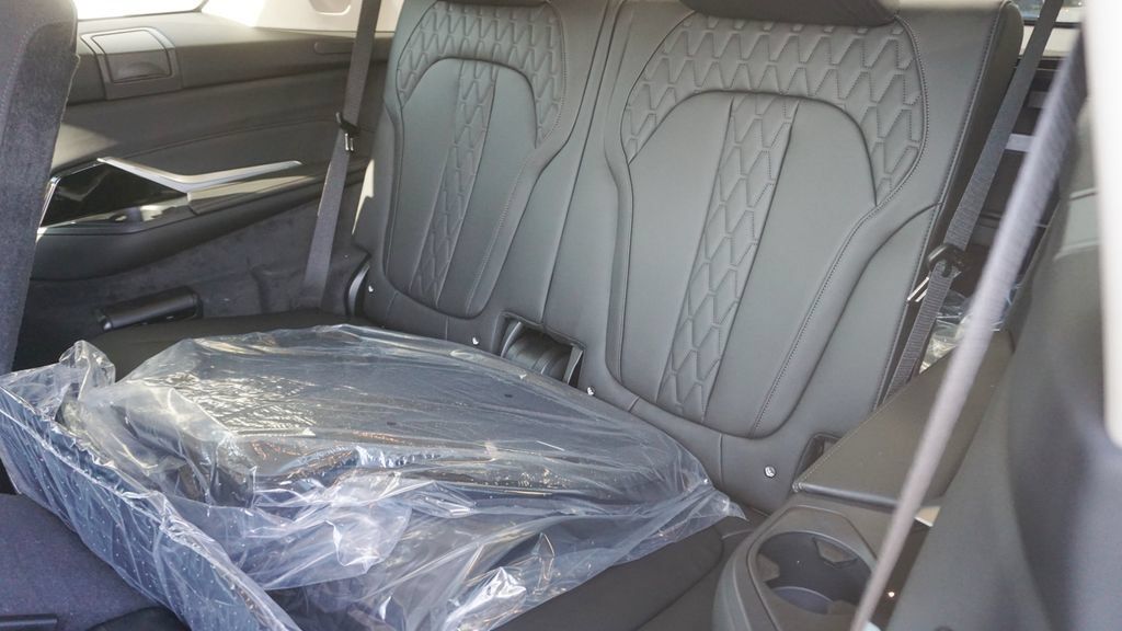 New 2027 BMW X7 xDrive40i w/ Executive Package AWD/4WD image 13