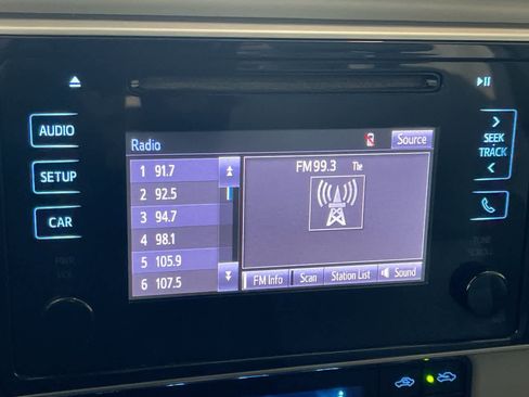 Used 2019 Toyota Corolla LE image 16