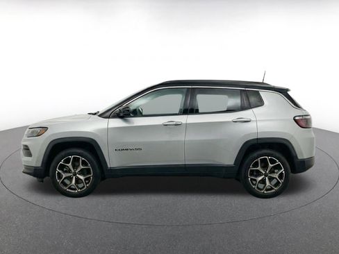 Used 2025 Jeep Compass Limited AWD/4WD image 4