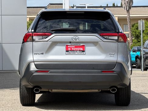Used 2025 Toyota RAV4 XLE AWD/4WD image 9