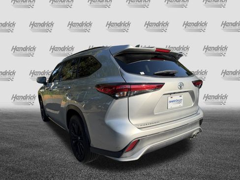Used 2023 Toyota Highlander XSE FWD image 8