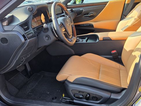 Used 2025 Lexus ES 300h Ultra Luxury w/ Accessory Package (Z2) FWD image 12