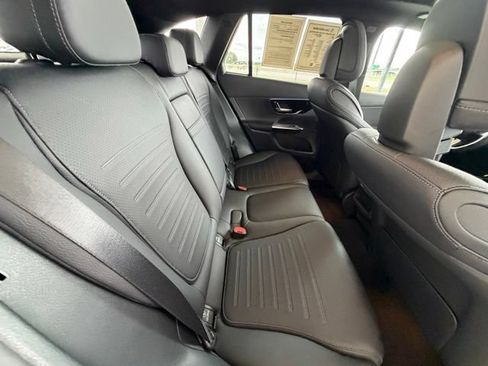 Used 2025 Mercedes-Benz GLC 300 4MATIC image 31