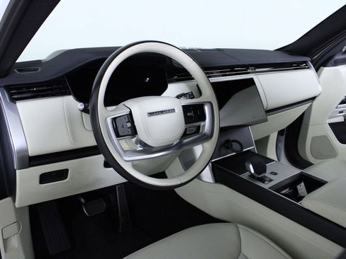 Used 2024 Land Rover Range Rover Long Wheelbase SE image 22