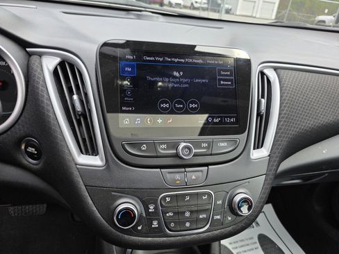 Used 2024 Chevrolet Malibu LT image 39