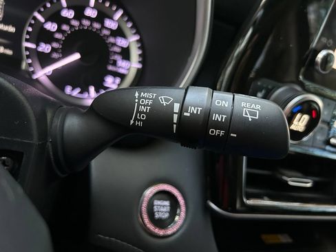 Used 2023 Toyota Highlander XLE FWD image 22