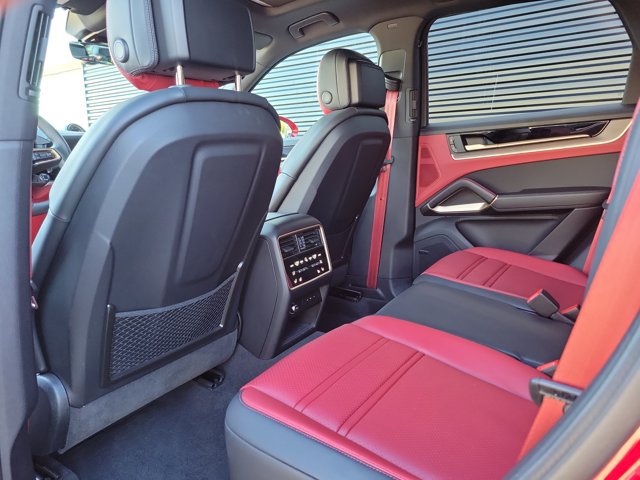 Certified 2025 Porsche Cayenne E-Hybrid AWD/4WD image 18