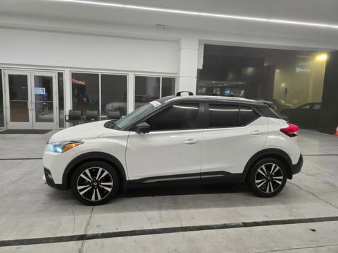 Used 2020 Nissan Kicks SR w/ SR Premium Package image 3