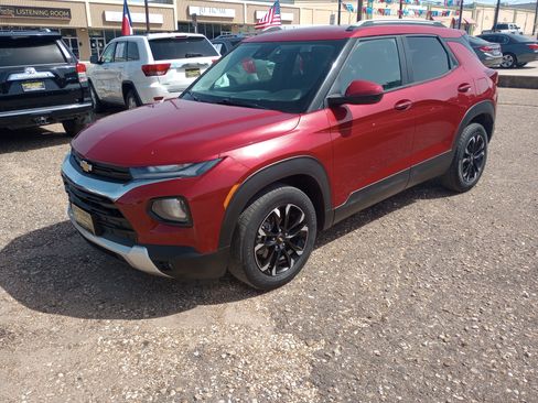 Used 2021 Chevrolet TrailBlazer LT w/ Convenience Package FWD image 3