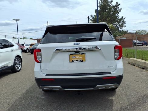 Used 2024 Ford Explorer XLT w/ Equipment Group 202A AWD/4WD image 7
