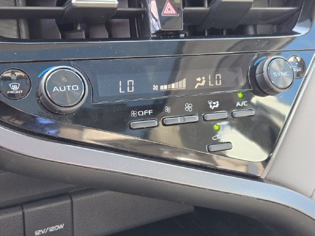 Used 2022 Toyota Camry XLE FWD image 33