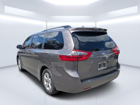 Used 2020 Toyota Sienna LE FWD image 5