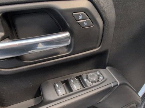 Used 2023 Chevrolet Silverado 1500 Custom image 17