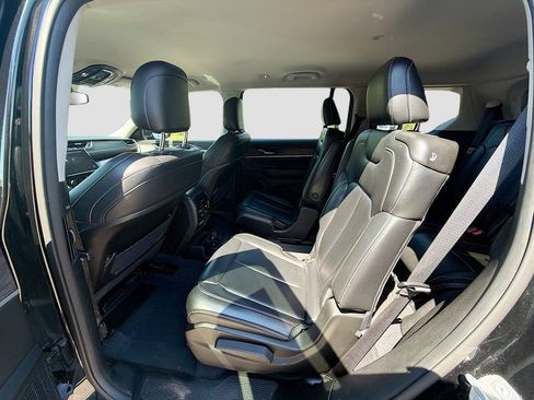 Used 2023 Jeep Grand Cherokee L Limited w/ Black Appearance Package image 22