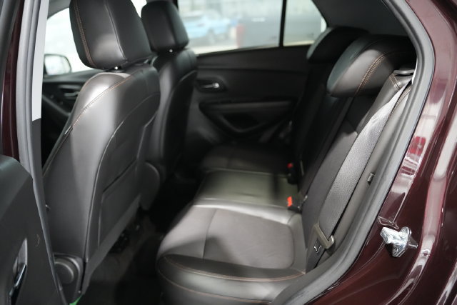 Used 2021 Chevrolet Trax LT AWD/4WD image 15