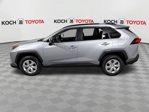 Used 2021 Toyota RAV4 LE AWD/4WD image 4
