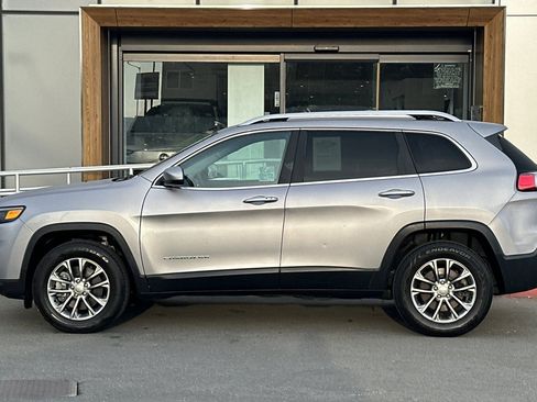 Used 2020 Jeep Cherokee Latitude Plus image 5