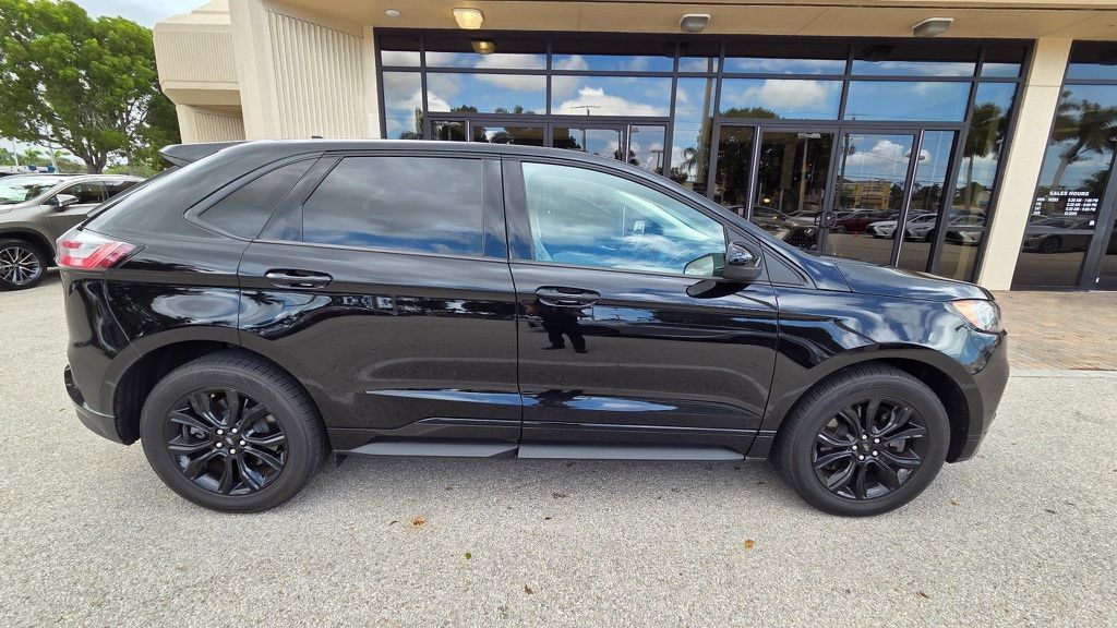 Used 2024 Ford Edge SE w/ Black Appearance Package AWD/4WD image 2