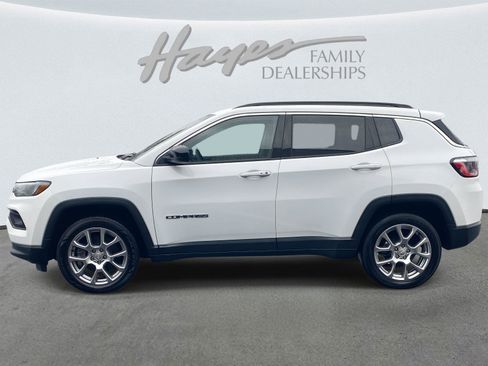 Certified 2023 Jeep Compass Latitude image 9