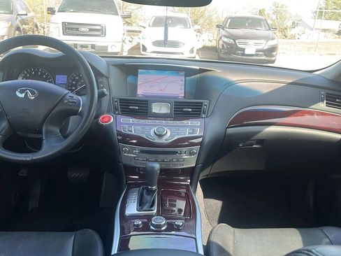 Used 2017 INFINITI Q70 L 3.7 image 32