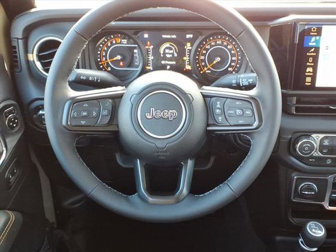 New 2025 Jeep Gladiator High Tide image 10