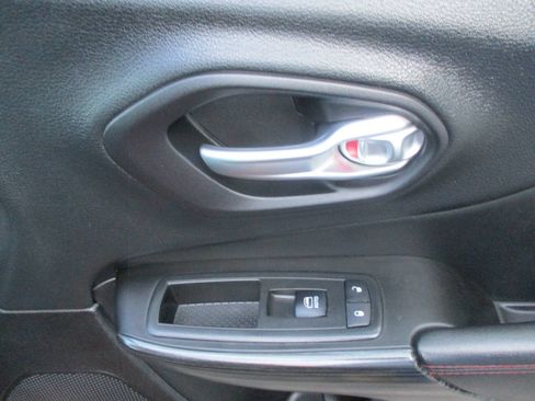 Used 2014 Jeep Cherokee Trailhawk w/ Technology Group AWD/4WD image 31
